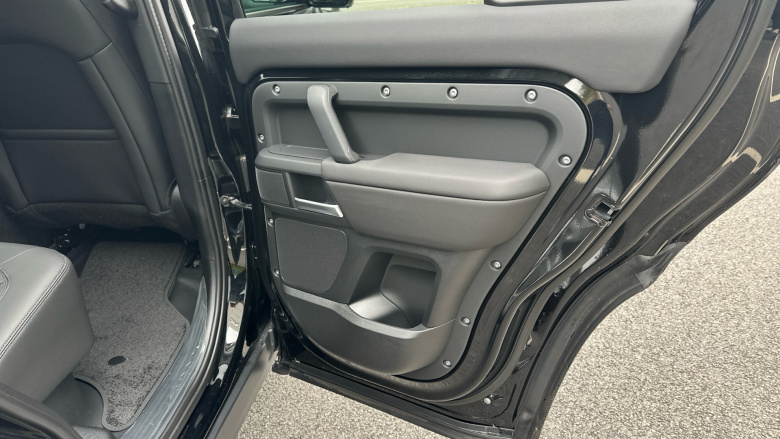 Land Rover Defender 3.0 D350 X-Dynamic SE 110 5dr Auto Diesel Estate